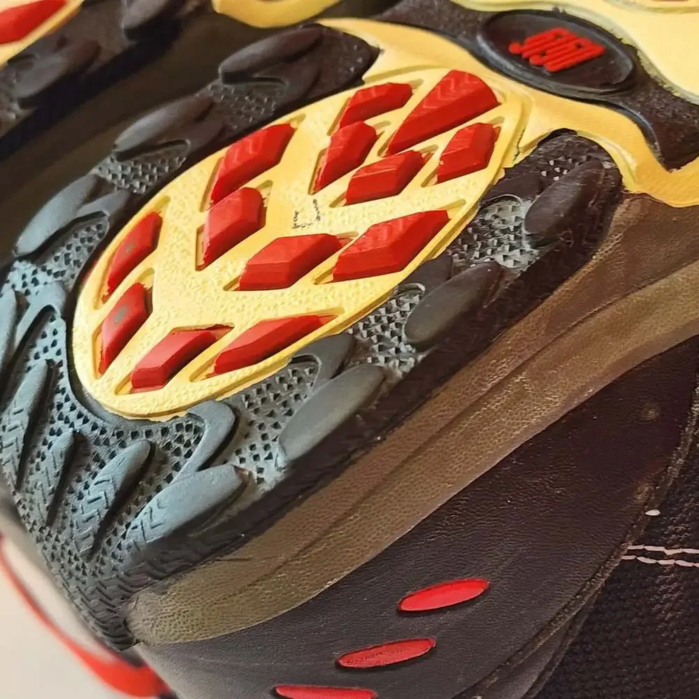 5150 Crow Kids Black and Red Snowboard Boots Size US 4